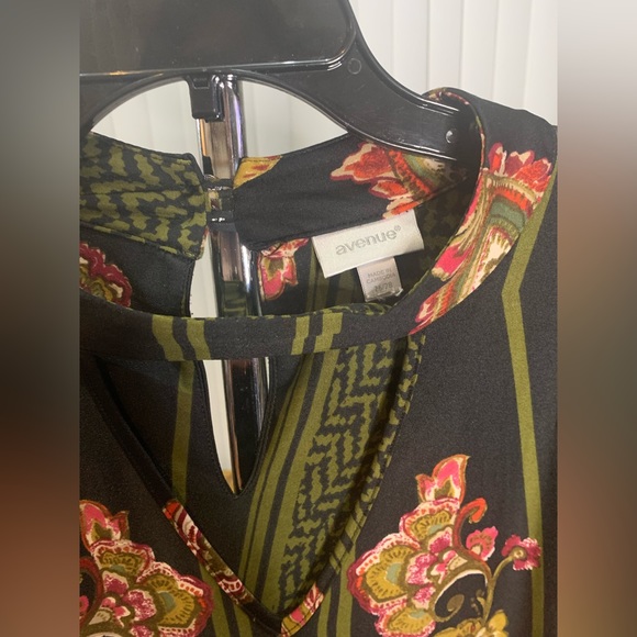 AVENUE Women’s Tunic - Floral long sleeve, Size: 26/28 - Picture 5 of 10